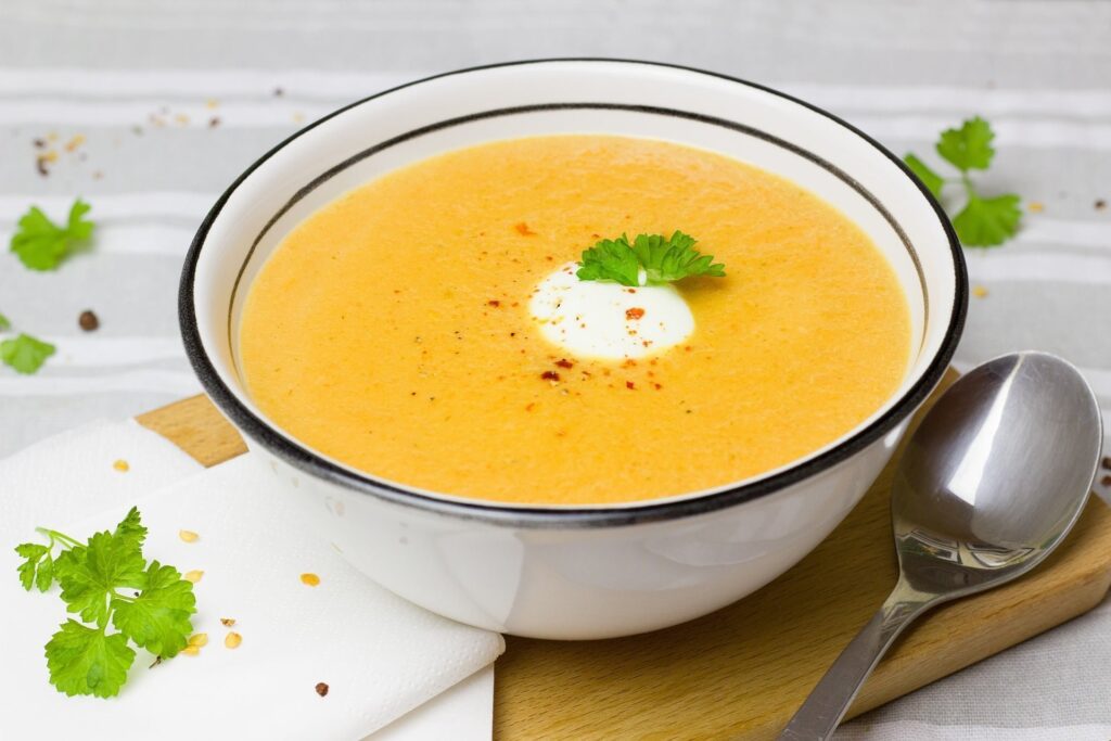 Pourquoi devriez-vous essayer la soupe pomme de terre carotte poireaux ?